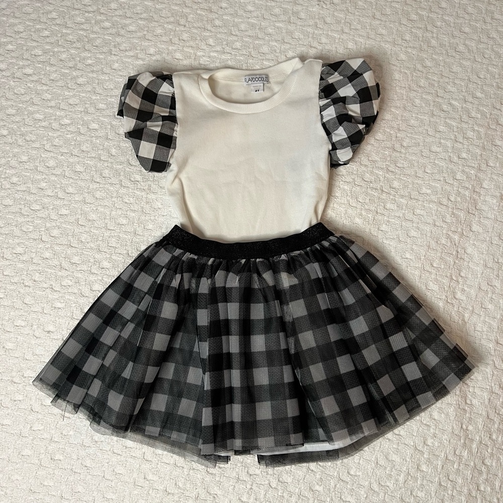 Flapdoodles Black & White 2 pc skirt and Top girls 2T NWT